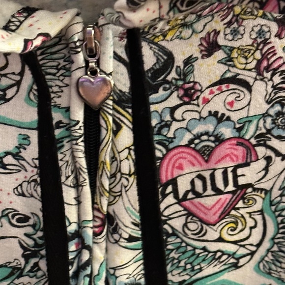 Love Hoodie with silver heart zipper and awesome designs. Zero flaw’s - Picture 2 of 6